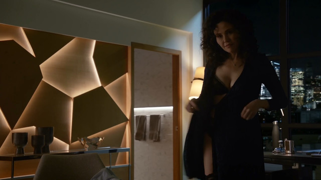 Reiko Aylesworth sexy - Bull s03e13 (2018)