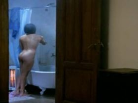 Claudia Pereira nude - A tu lado (2009)