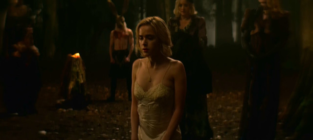 Kiernan Shipka sexy - Chilling Adventures of Sabrina s01 (2018)