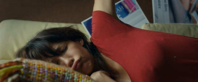 Sophie Marceau sexy - Mme Mills, une voisine si parfaite (2018)