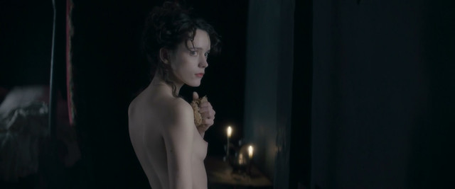 Stacy Martin nude - Dernier amour (2019)