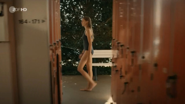 Annika Blendl nude - Kommissarin Heller s01e02 (2014)