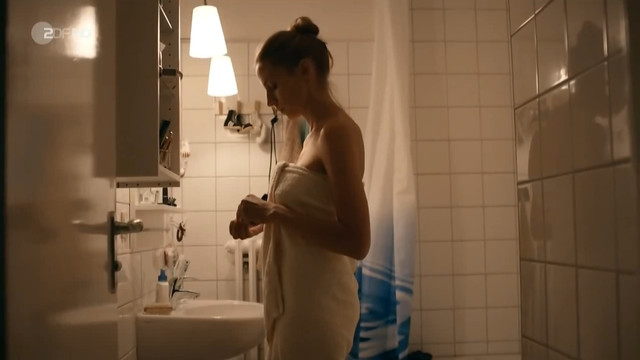 Annika Blendl nude - Kommissarin Heller s01e02 (2014)