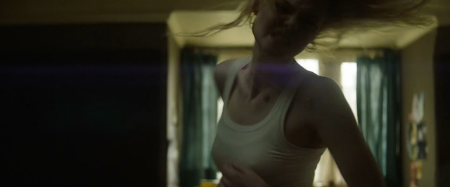 Elle Fanning sexy - Teen Spirit (2018)