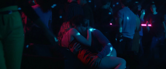 Elle Fanning sexy - Teen Spirit (2018)