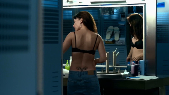 Amy Jo Johnson sexy - Flashpoint s04e01 (2011)