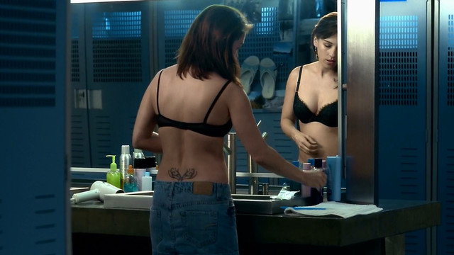 Amy Jo Johnson sexy - Flashpoint s04e01 (2011)