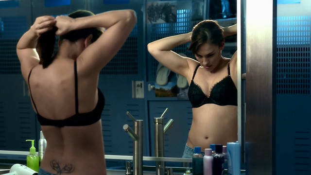 Amy Jo Johnson sexy - Flashpoint s04e01 (2011)