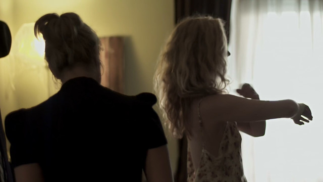 Evelyne Brochu nude - L'appartement (2012)