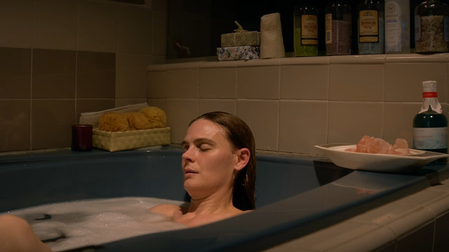 Emily Deschanel sexy - Animal Kingdom s04e12 (2019)