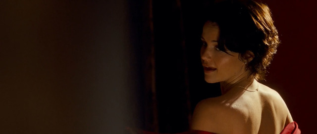 Carla Gugino sexy - Righteous Kill (2008)