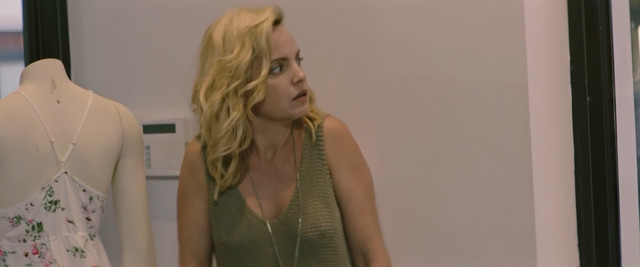 Mena Suvari sexy - The Murder of Nicole Brown Simpson (2019)