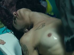 Roberta Mattei nude - Veloce come il vento (2016)