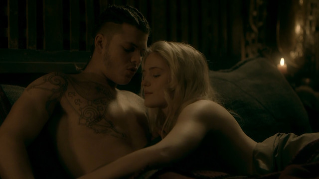 Alicia Agneson sexy - Vikings s05e12 (2017)