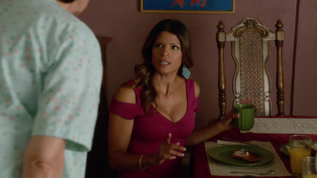 Andrea Navedo sexy - Jane the Virgin s01e04 (2014)