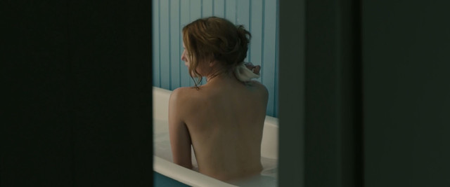 Anna Paquin nude, Holliday Grainger sexy - Tell It to the Bees (2018)