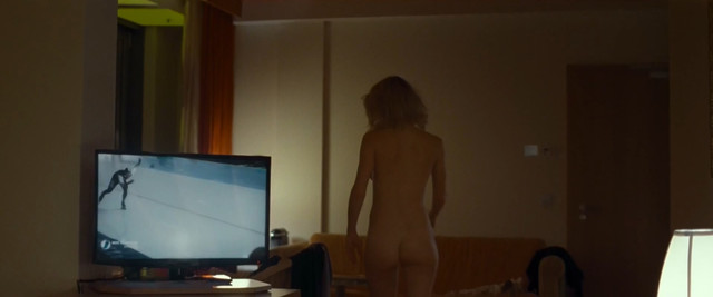 Valerie Pachner nude, Mavie Horbiger nude, Pia Hierzegger nude - Der Boden unter den Fssen (2019)