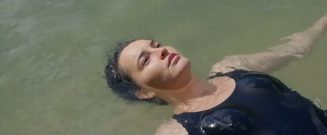 Julie Venturelli sexy, Luna Miti sexy - Le vent dans vos cheveux (2017)