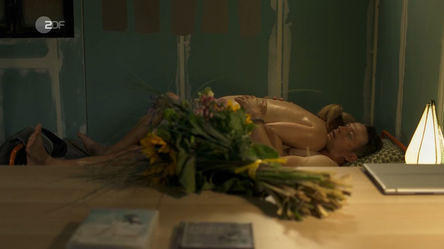 Annette Frier nude, Anna Bardorf nude, Svenja Hermuth nude - Ella Schon s02e01 (2019)