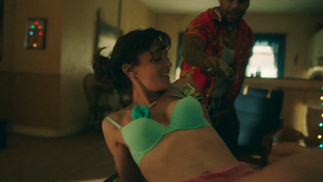 Frankie Shaw sexy, Samara Weaving sexy - SMILF s02e08 (2019)