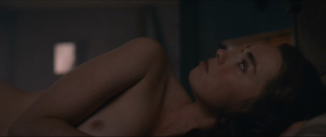 Freya Mavor nude, Olga Kurylenko sexy - L'Empereur de Paris (2018)