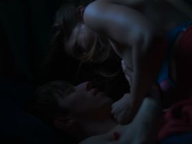 Jessica Rothe sexy, Kathleen Rose Perkins sexy - Juveniles (2018)