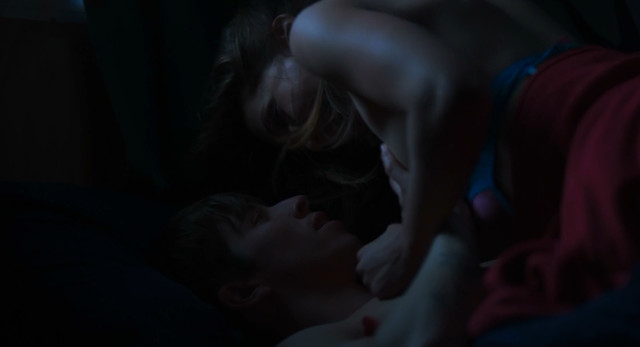 Jessica Rothe sexy, Kathleen Rose Perkins sexy - Juveniles (2018)