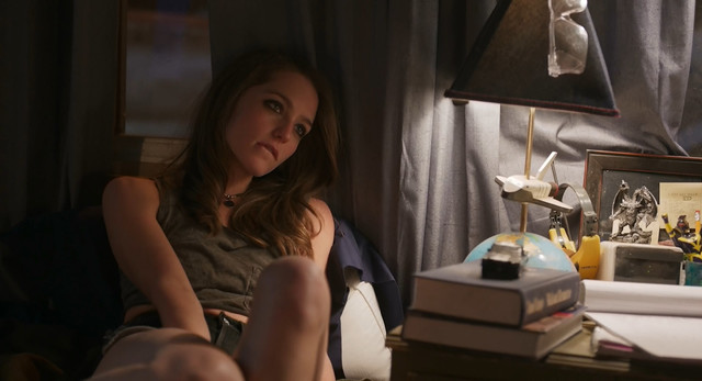 Jessica Rothe sexy, Kathleen Rose Perkins sexy - Juveniles (2018)