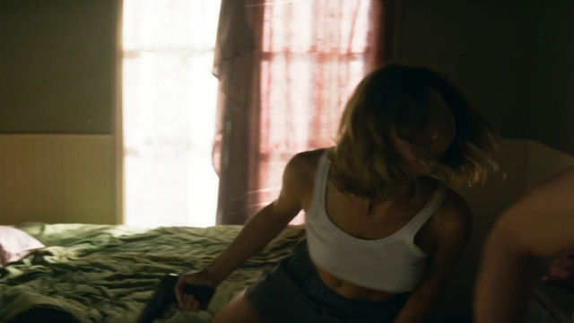 Leila George sexy, Emily Deschanel sexy - Animal Kingdom s04e07 (2019)