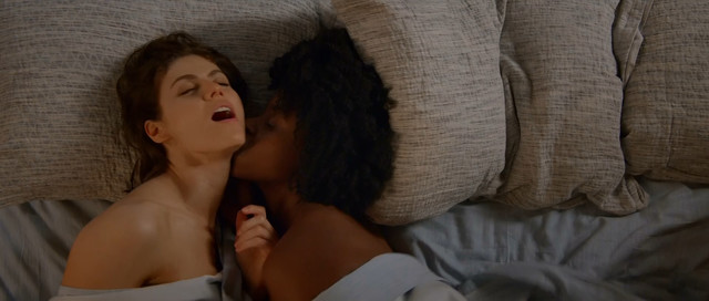 Alexandra Daddario sexy, Kirby Howell-Baptiste sexy - Why Women Kill s01e02 (2019)