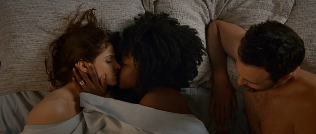 Alexandra Daddario sexy, Kirby Howell-Baptiste sexy - Why Women Kill s01e02 (2019)