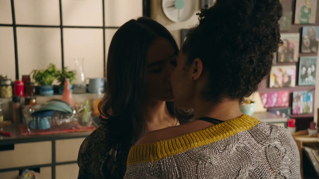 Aisha Dee sexy, Olivia Luccardi sexy - The Bold Type s02e07 (2018)