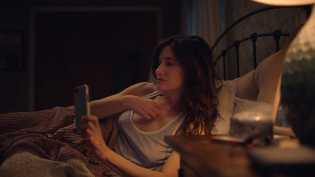 Kathryn Hahn sexy, Jasmine Cephas Jones sexy – Mrs. Fletcher s01e06 (2019)