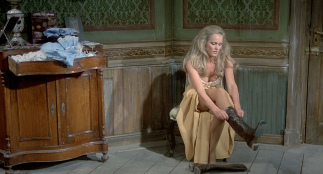 Ursula Andress nude, Monica Randall nude - Soleil rouge (1971)