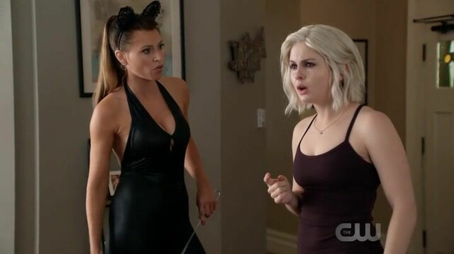 Rose McIver sexy, Alyson Michalka sexy - iZombie s03e10 (2017)