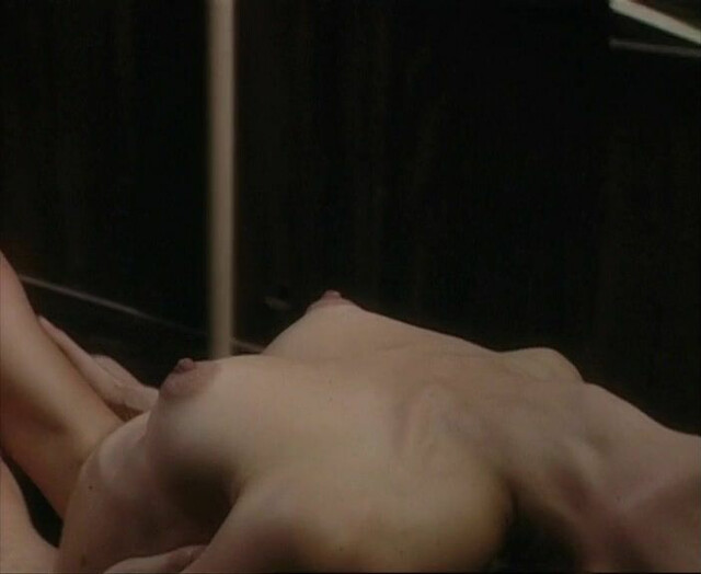 Jane Stowe nude - Click s01e07 (1997)