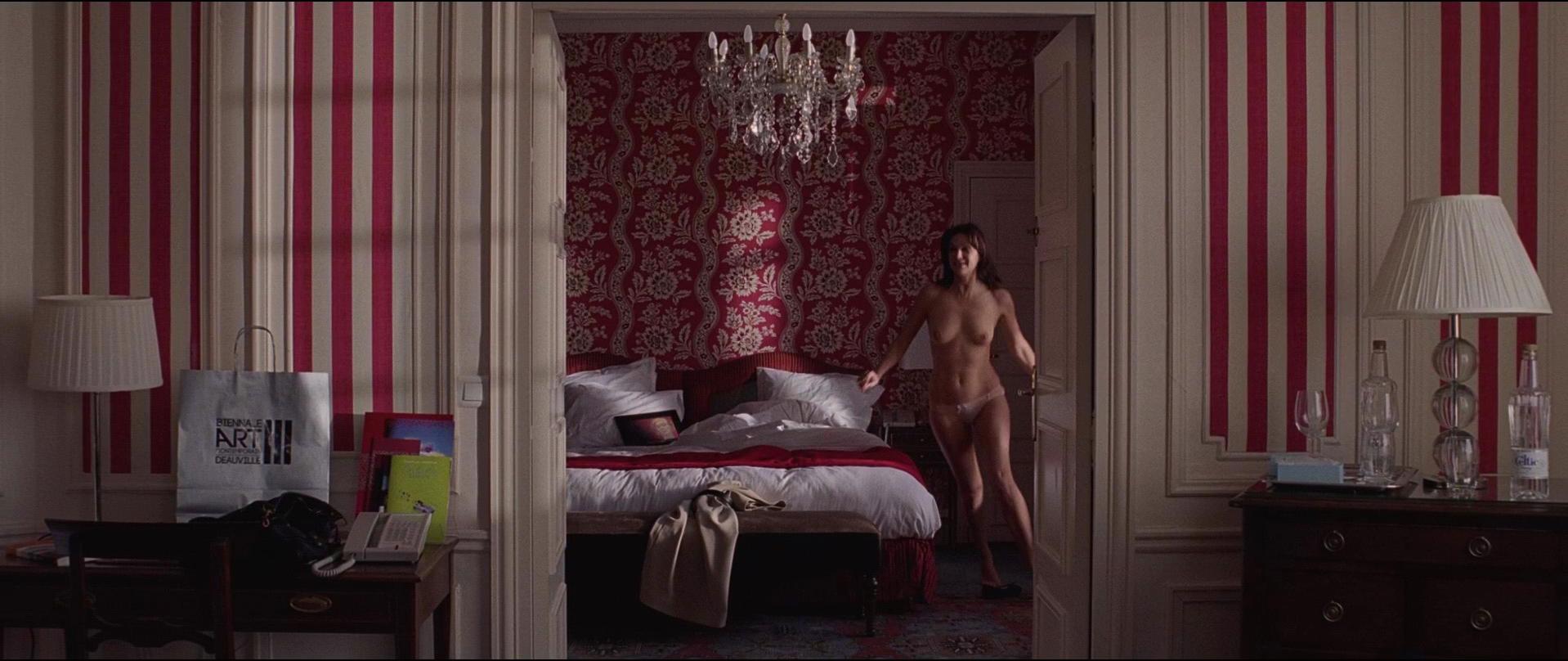 Helena Noguerra nude - Hotel Normandy (2013)