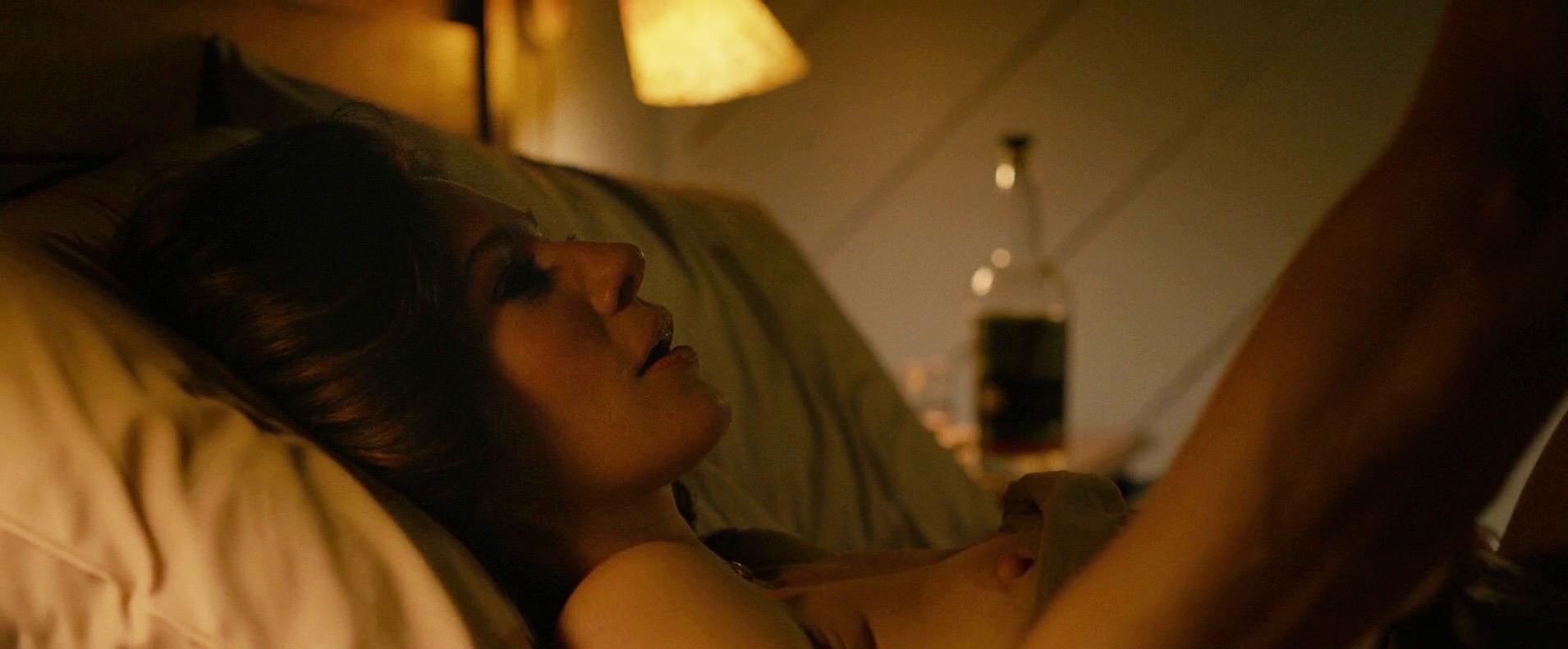 Lynn Collins nude - Lost in the Sun (2015)