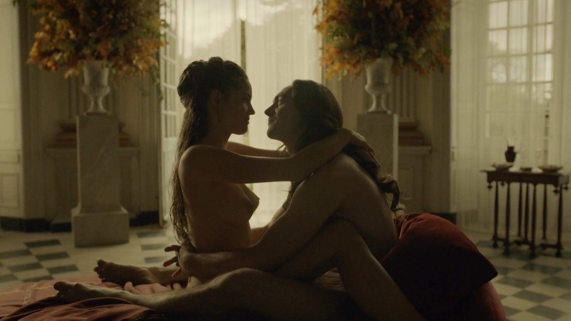 Noemie Schmidt nude - Versailles s01e01-04 (2015)