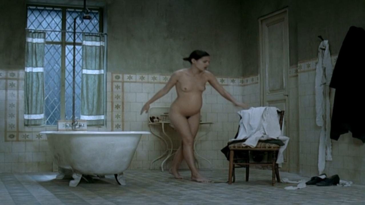 Virginie Ledoyen nude - Saint Ange (2004)