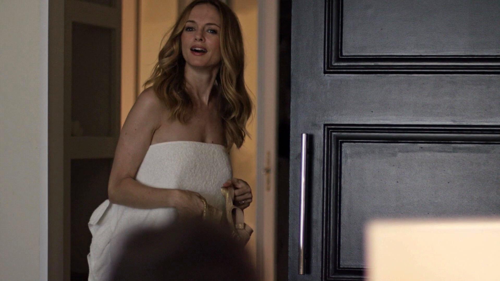 Heather Graham sexy - Flaked s01e03 (2016)