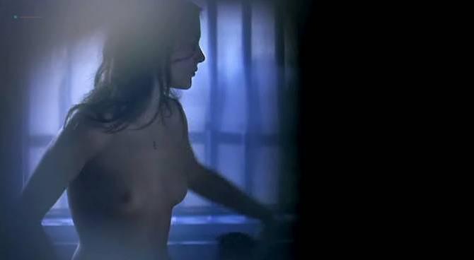 Virginie Ledoyen nude - De l’amour (2001)