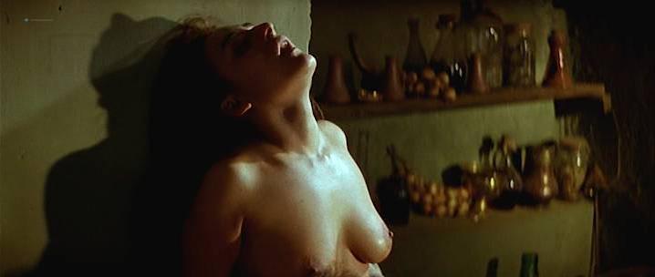 Maribel Verdu nude, Candela Pena nude, Penelope Cruz sexy - La Celestina (1996)